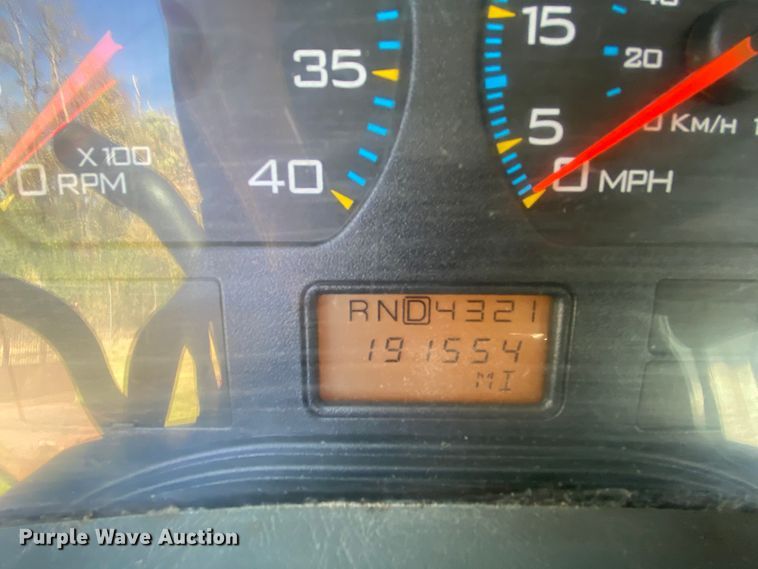 image for item HE9878 2006 International 7400  spreader truck