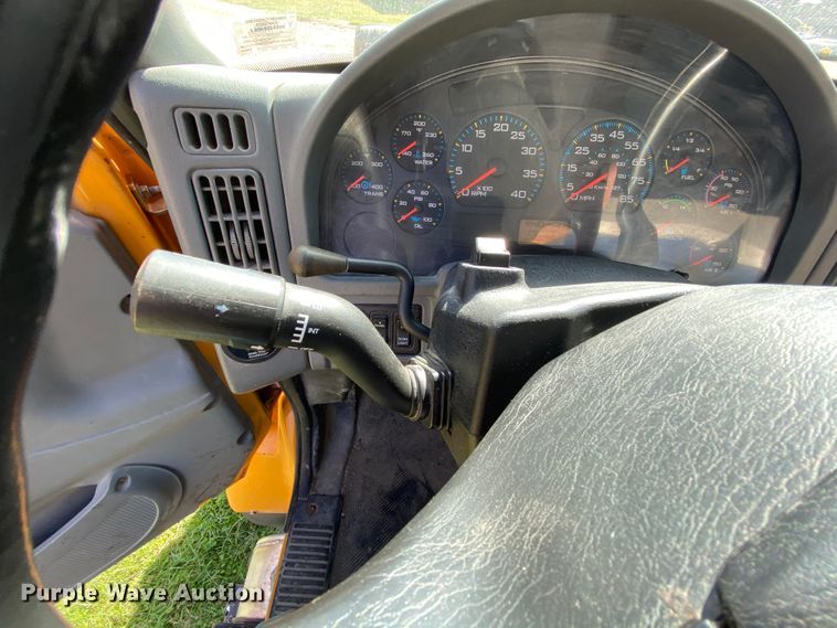 image for item HE9878 2006 International 7400  spreader truck