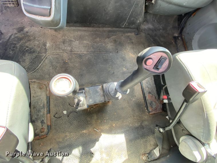 image for item HE9878 2006 International 7400  spreader truck