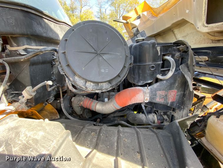 image for item HE9878 2006 International 7400  spreader truck