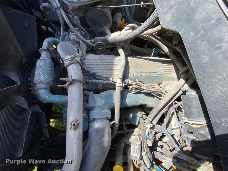 image for item HE9878 2006 International 7400  spreader truck