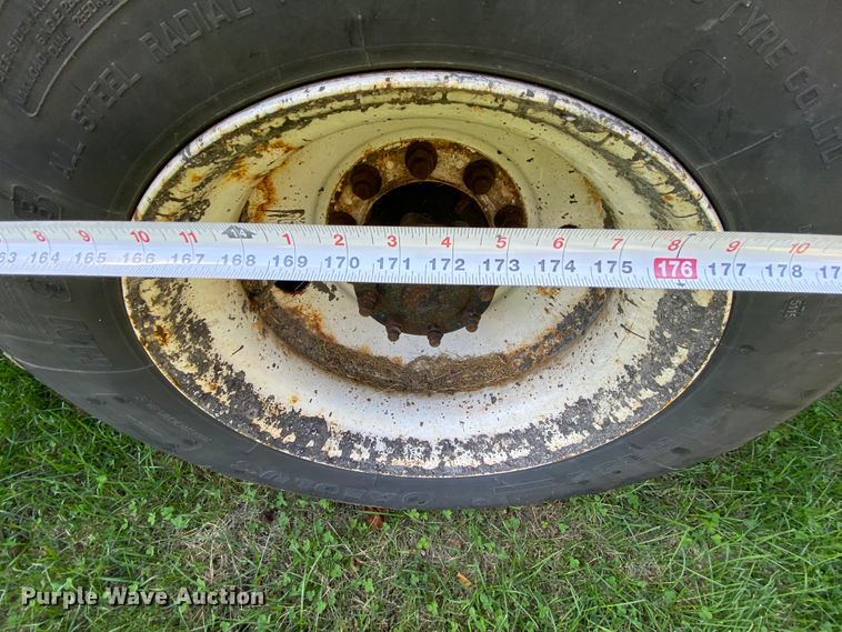 image for item HE9878 2006 International 7400  spreader truck