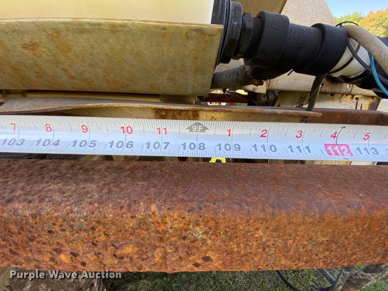 image for item HE9878 2006 International 7400  spreader truck