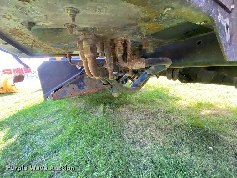 image for item HE9878 2006 International 7400  spreader truck