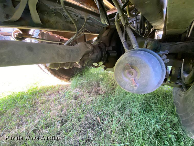 image for item HE9878 2006 International 7400  spreader truck