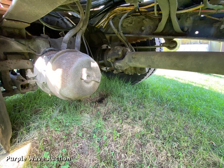 image for item HE9878 2006 International 7400  spreader truck