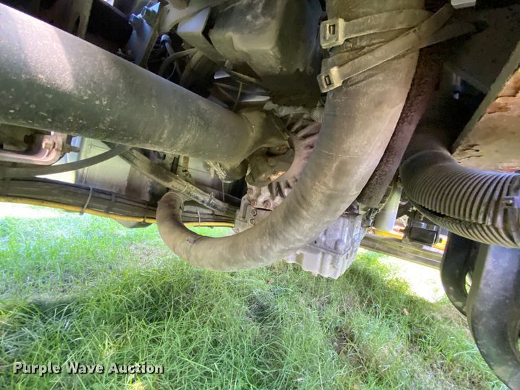 image for item HE9878 2006 International 7400  spreader truck