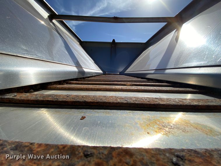 image for item HE9878 2006 International 7400  spreader truck