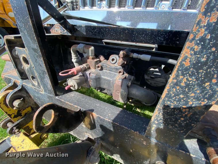 image for item HE9878 2006 International 7400  spreader truck