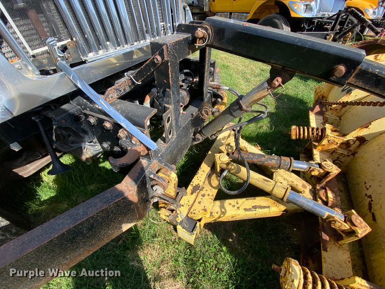 image for item HE9878 2006 International 7400  spreader truck