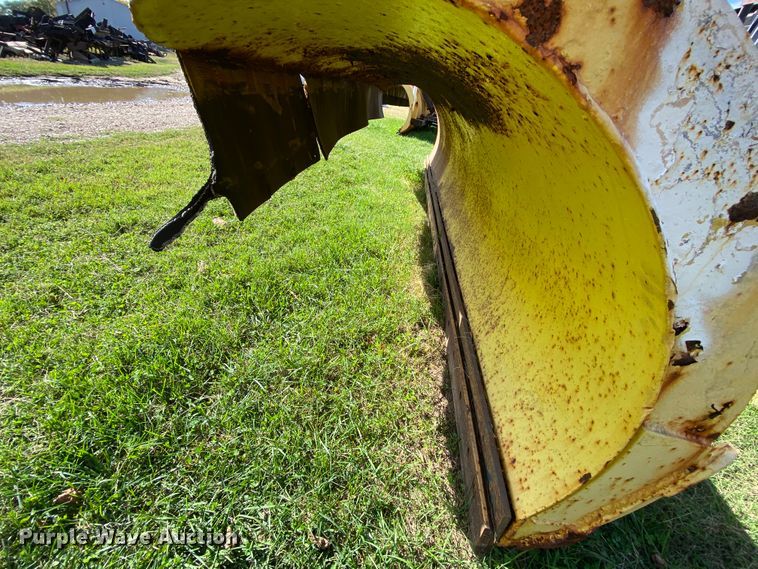 image for item HE9878 2006 International 7400  spreader truck