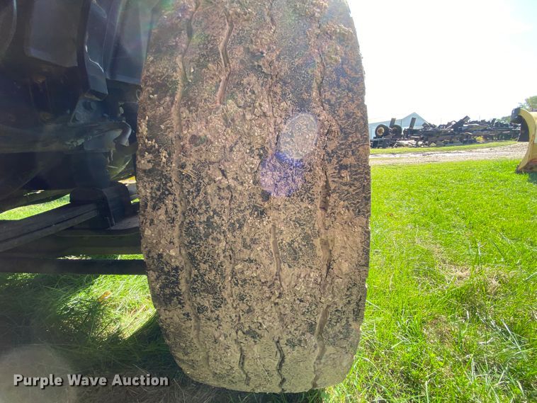 image for item HE9878 2006 International 7400  spreader truck