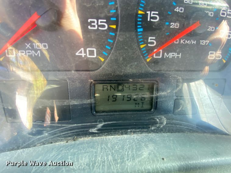 image for item HE9879 2006 International 7400  spreader truck