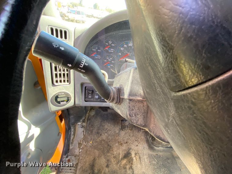 image for item HE9879 2006 International 7400  spreader truck