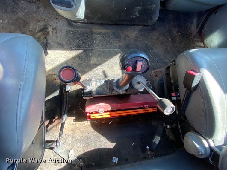 image for item HE9879 2006 International 7400  spreader truck