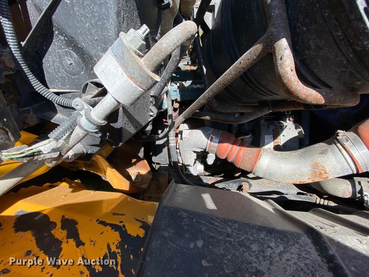 image for item HE9879 2006 International 7400  spreader truck