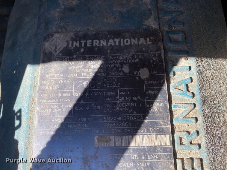 image for item HE9879 2006 International 7400  spreader truck