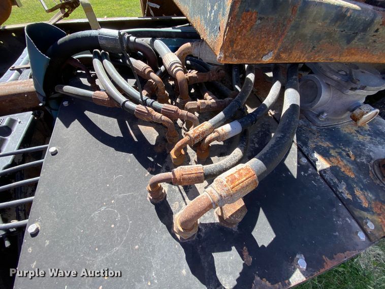 image for item HE9879 2006 International 7400  spreader truck