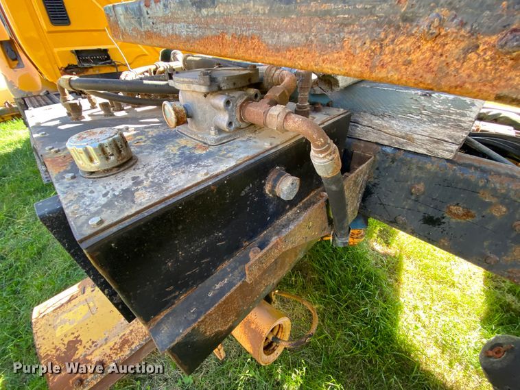 image for item HE9879 2006 International 7400  spreader truck