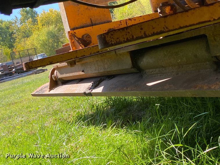 image for item HE9879 2006 International 7400  spreader truck