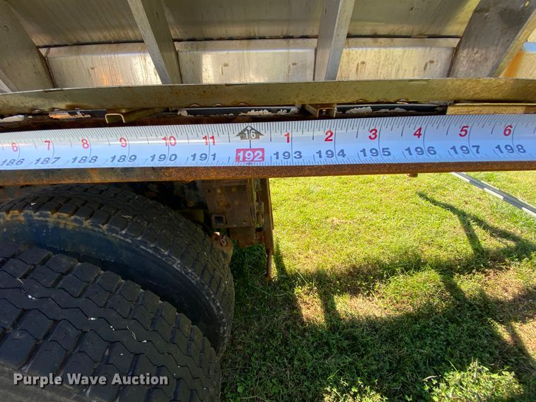 image for item HE9879 2006 International 7400  spreader truck