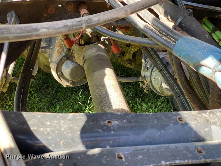 image for item HE9879 2006 International 7400  spreader truck