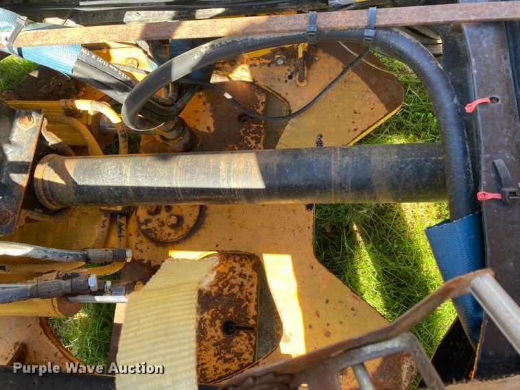 image for item HE9879 2006 International 7400  spreader truck