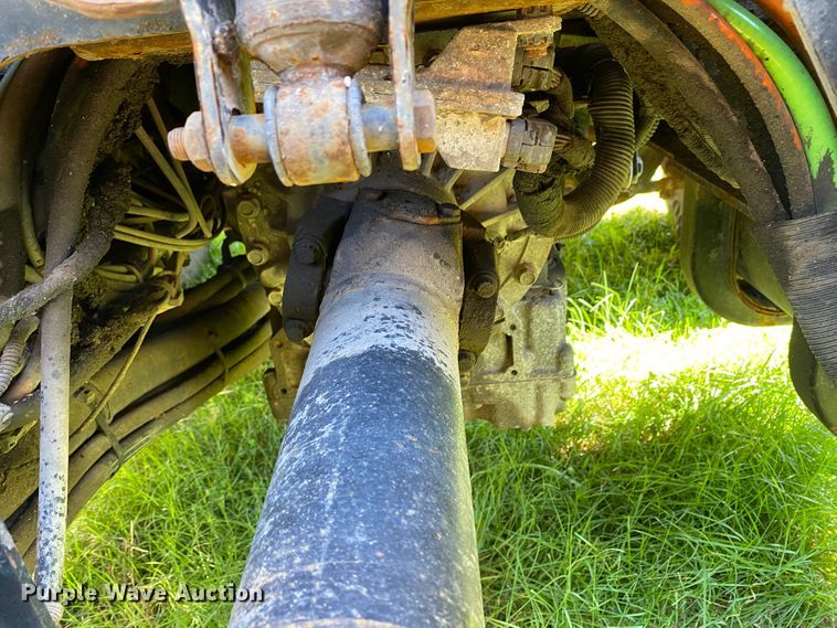 image for item HE9879 2006 International 7400  spreader truck