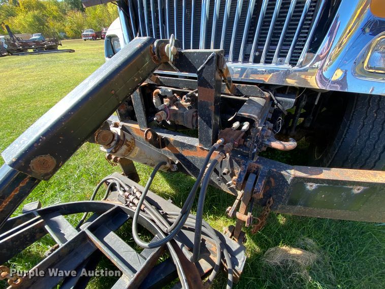 image for item HE9879 2006 International 7400  spreader truck