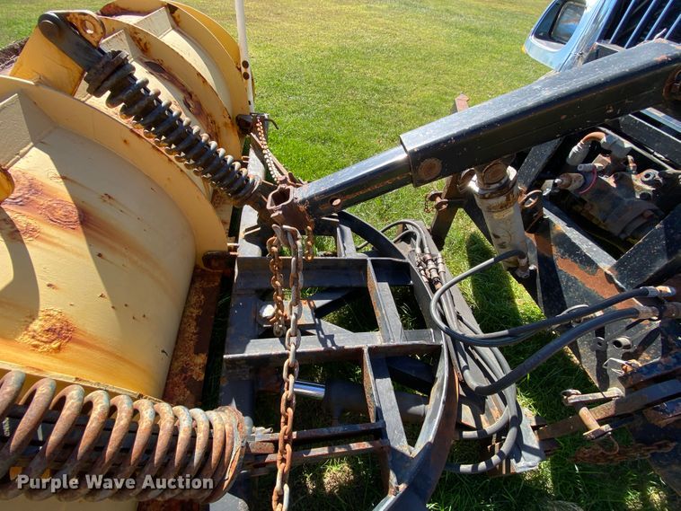 image for item HE9879 2006 International 7400  spreader truck