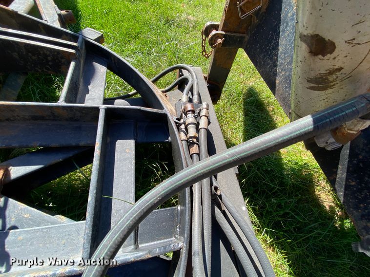 image for item HE9879 2006 International 7400  spreader truck