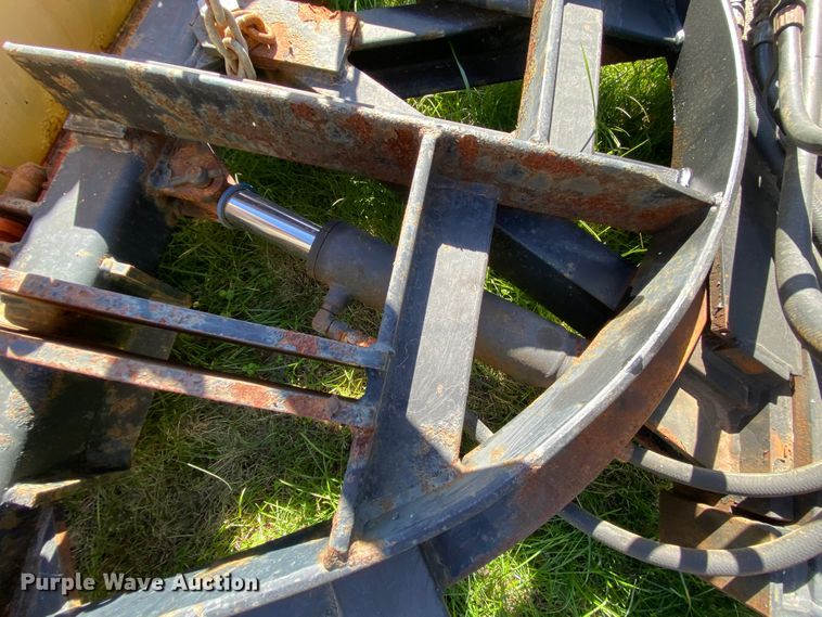 image for item HE9879 2006 International 7400  spreader truck