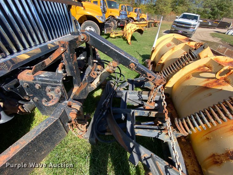 image for item HE9879 2006 International 7400  spreader truck