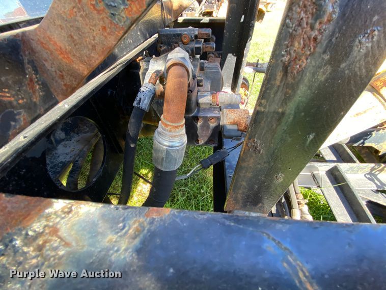 image for item HE9879 2006 International 7400  spreader truck