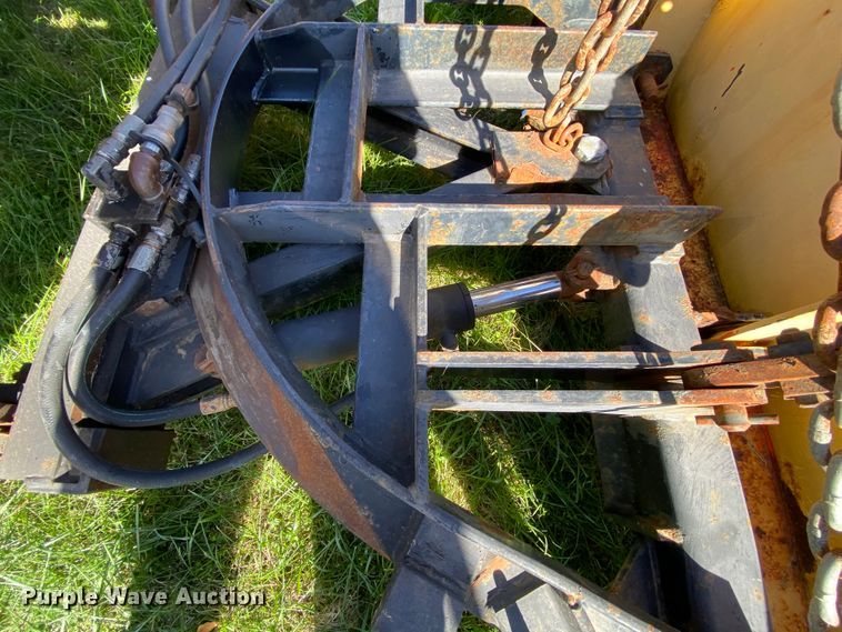 image for item HE9879 2006 International 7400  spreader truck