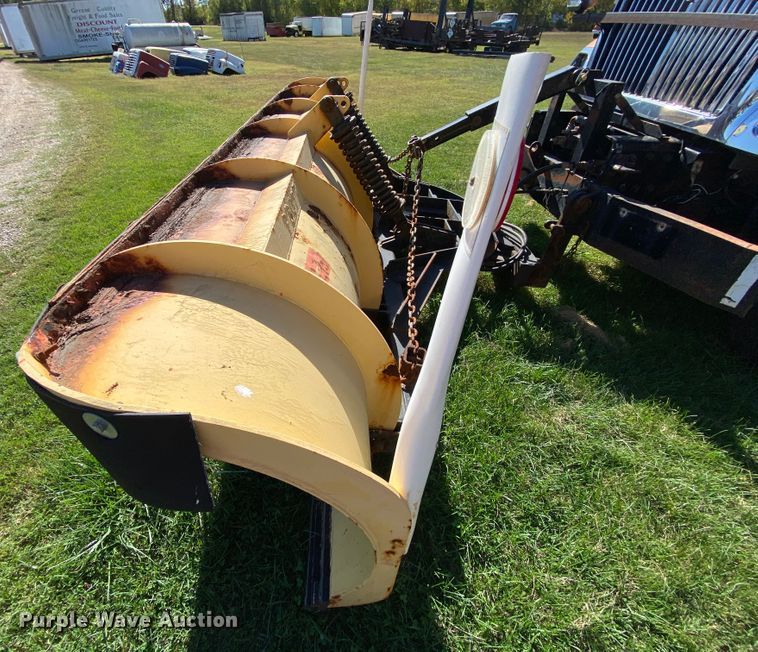 image for item HE9879 2006 International 7400  spreader truck