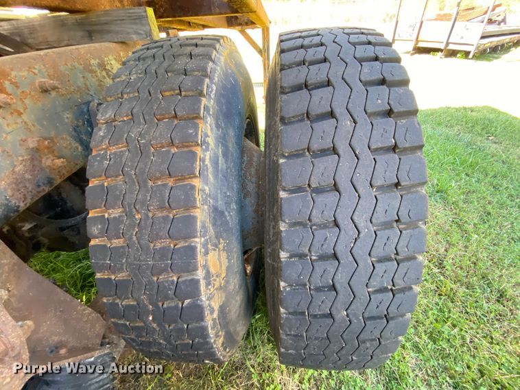 image for item HE9879 2006 International 7400  spreader truck