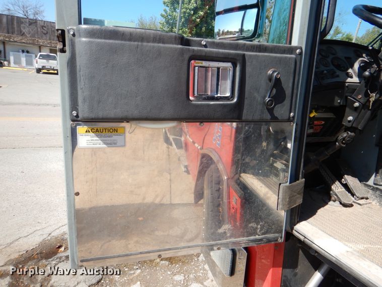 image for item HK9506 1998 Pierce  pumper fire truck