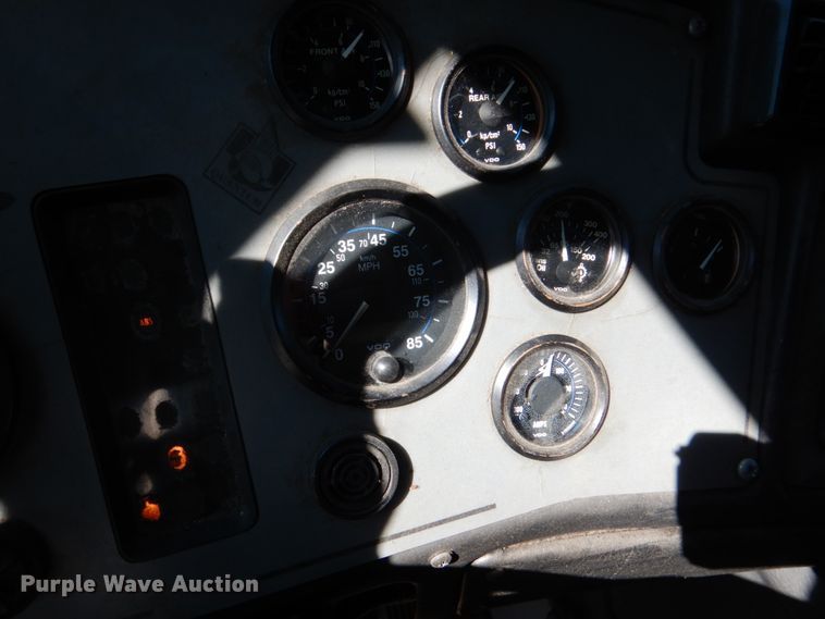 image for item HK9506 1998 Pierce  pumper fire truck