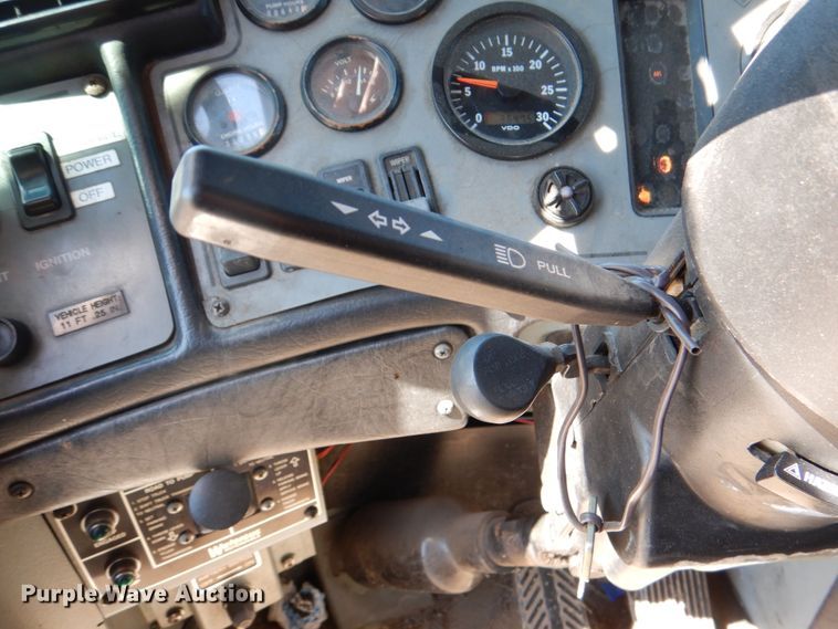 image for item HK9506 1998 Pierce  pumper fire truck