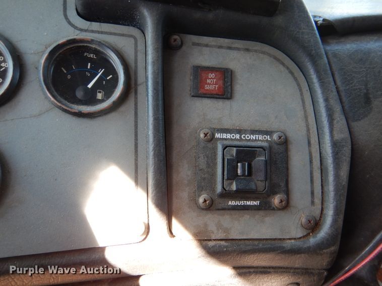 image for item HK9506 1998 Pierce  pumper fire truck