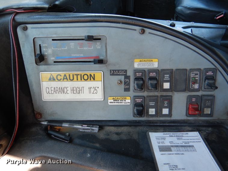 image for item HK9506 1998 Pierce  pumper fire truck