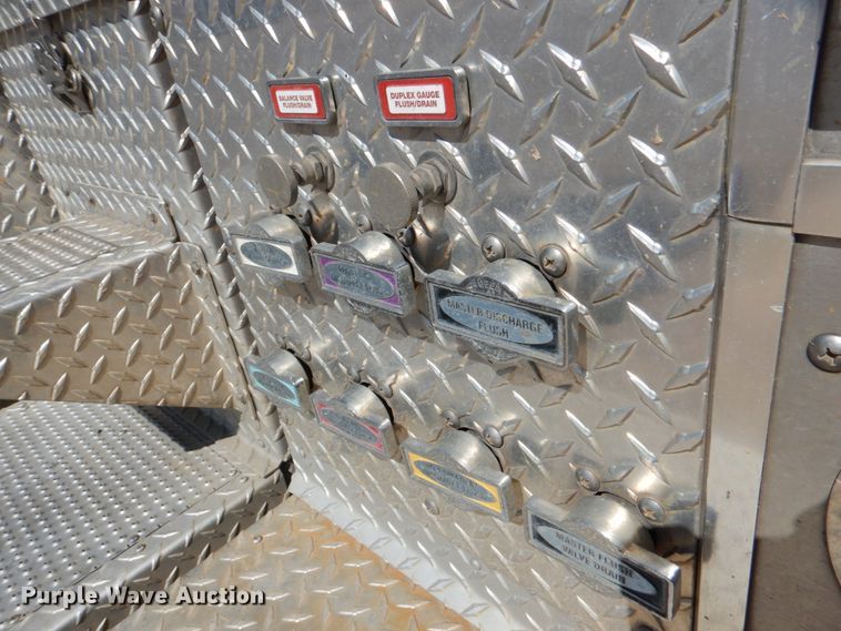 image for item HK9506 1998 Pierce  pumper fire truck