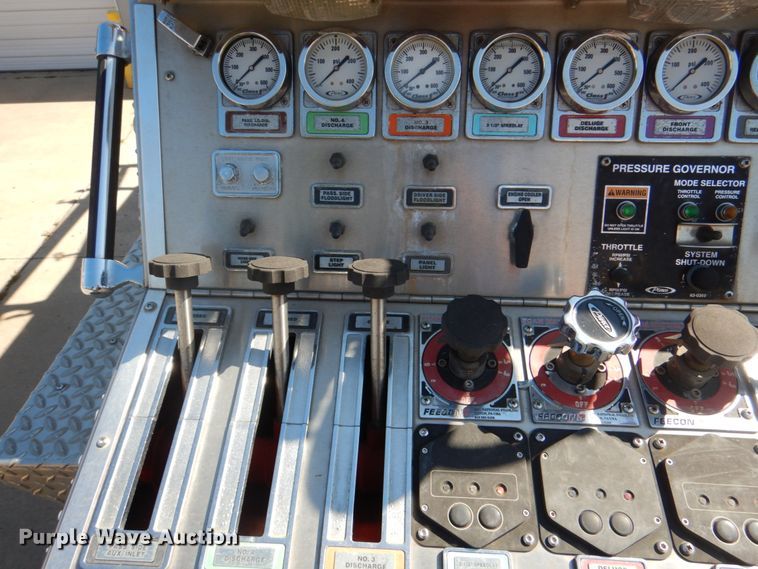 image for item HK9506 1998 Pierce  pumper fire truck