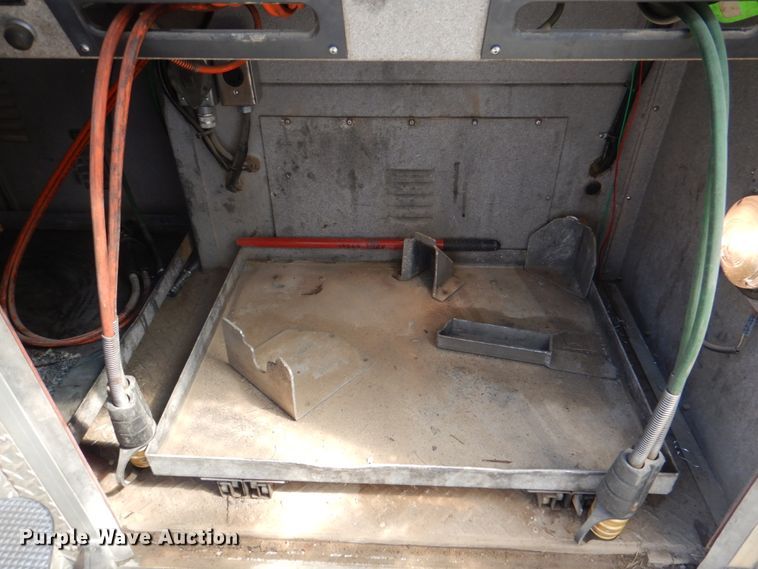 image for item HK9506 1998 Pierce  pumper fire truck