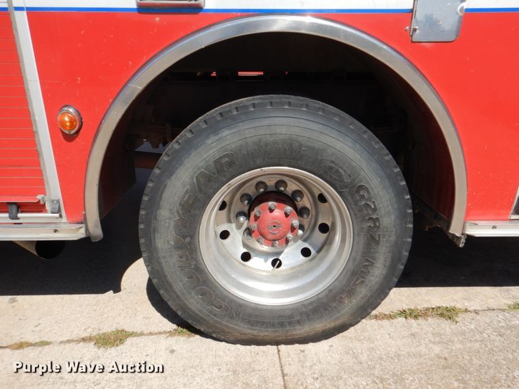 image for item HK9506 1998 Pierce  pumper fire truck