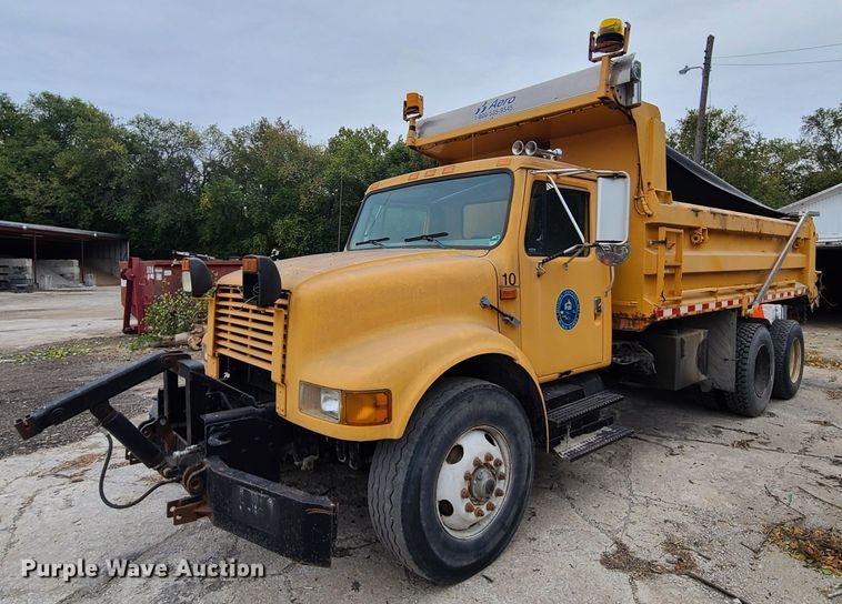 image for item HM9250 1999 International 4900  dump truck