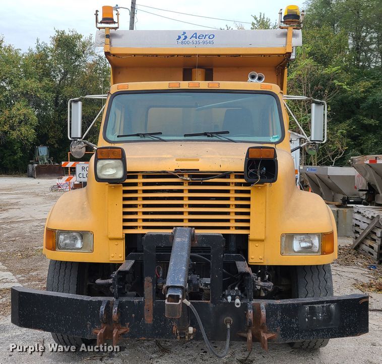 image for item HM9250 1999 International 4900  dump truck