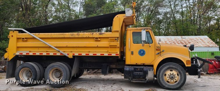 image for item HM9250 1999 International 4900  dump truck
