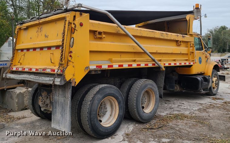image for item HM9250 1999 International 4900  dump truck